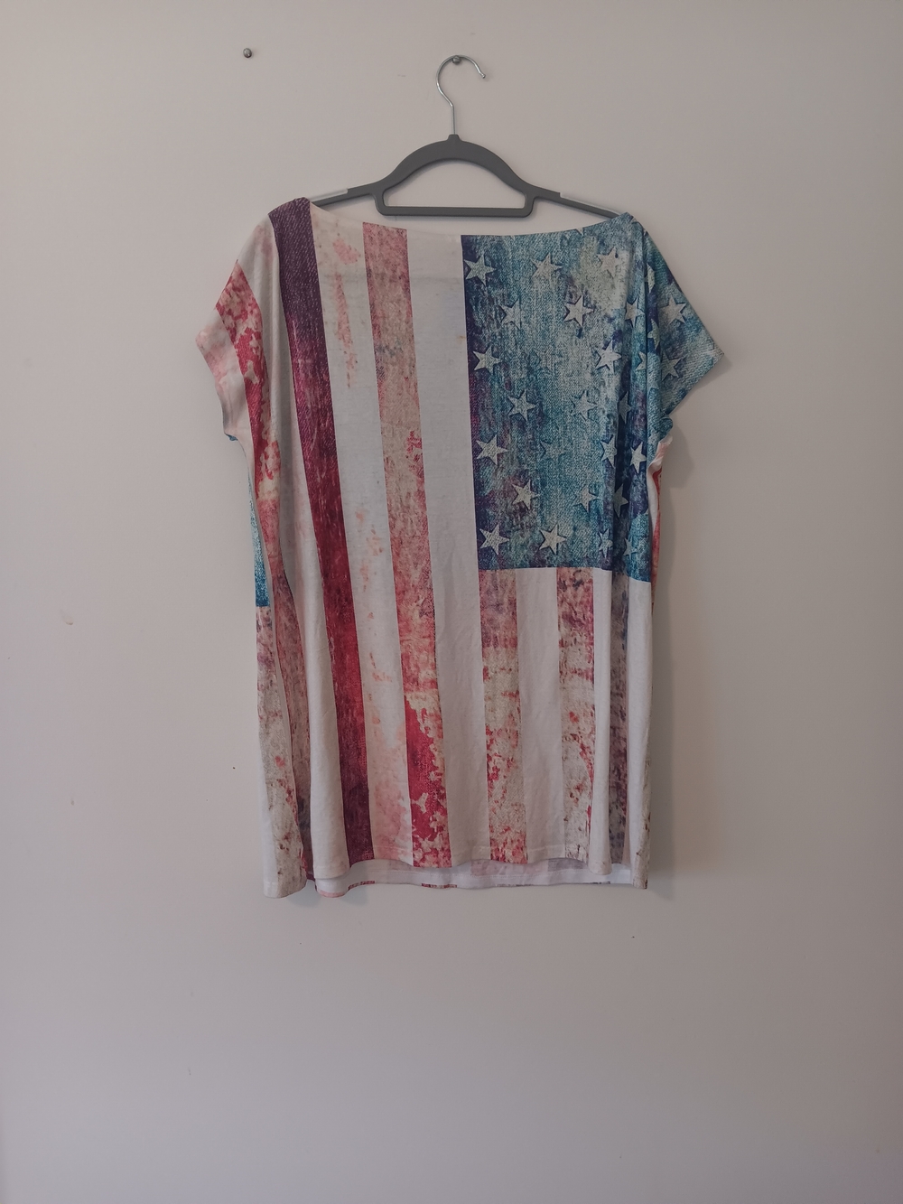 Aluna Levi Red White Blue Patriotic Distressed Flag Short Sleeve Tee NWT Large - Picture 5 of 7